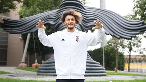 Y­e­n­i­ ­h­e­d­e­f­i­ ­f­o­r­v­e­t­:­ ­T­a­y­f­u­r­ ­B­e­ş­i­k­t­a­ş­’­t­a­ ­h­a­y­a­l­i­n­i­ ­y­a­ş­ı­y­o­r­